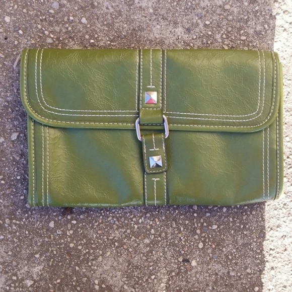 Nine & Co. Handbags - 🌸🌻 SALE Nine and co.green clutch